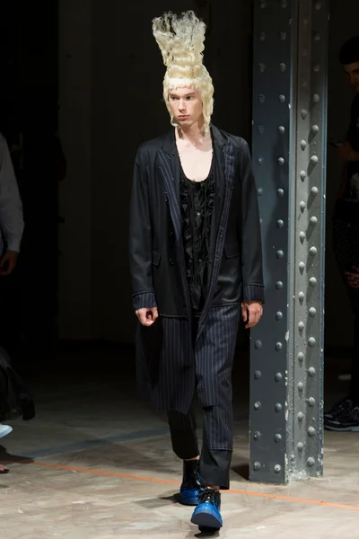 Look 27
